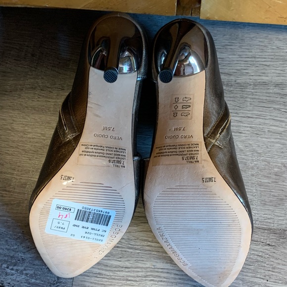 BCBG cutout Booties - Picture 3 of 3